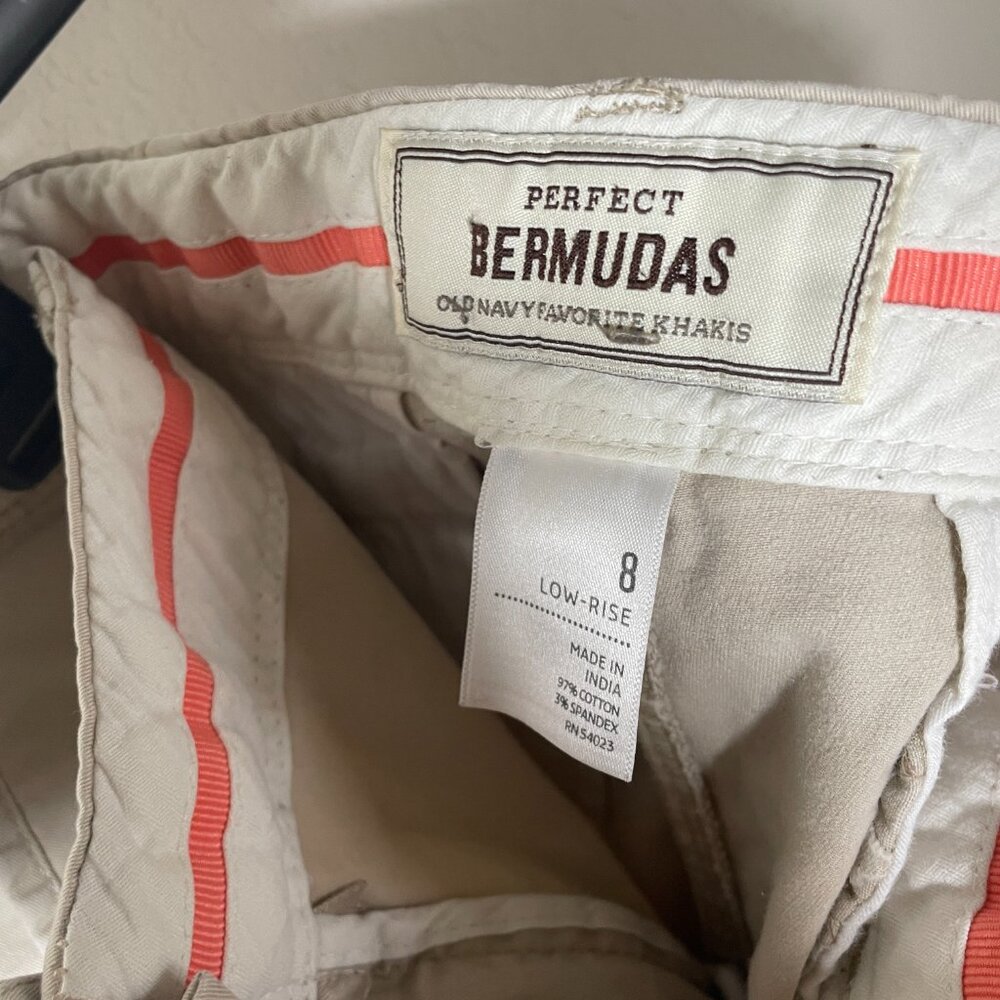 Women’s Old Navy Khaki Perfect Bermuda Shorts Low Rise, Size 8 - Picture 7 of 7